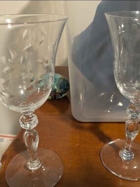 Crystal Etched Wine Glasses – Clear Stemmed Pair